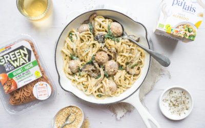 Cheezy pasta met vegan meatballs en champignons